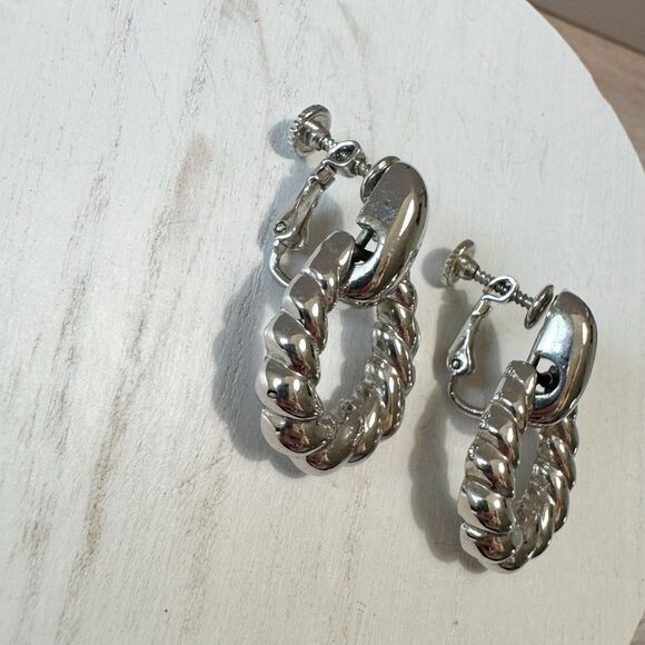 Napier Vintage Twisted Door Knocker Style Screw back Clip Earrings Silver Tone - Picture 8 of 9